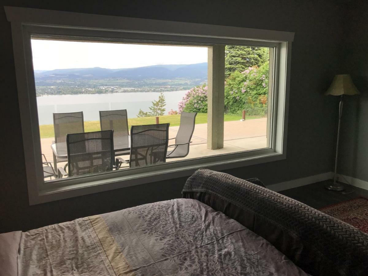 Lake And Bridge View Vacation Home West Kelowna Exterior photo