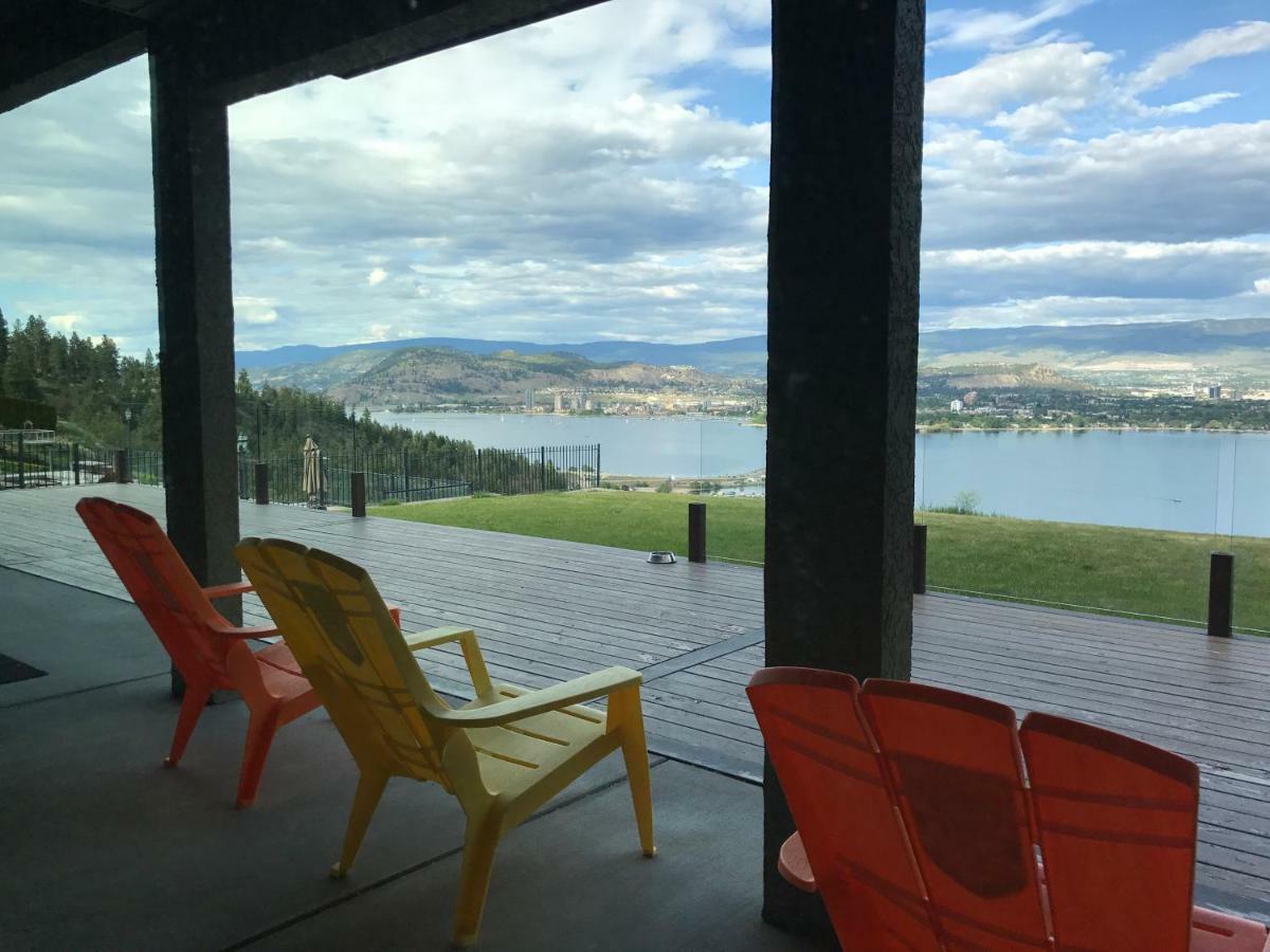 Lake And Bridge View Vacation Home West Kelowna Exterior photo