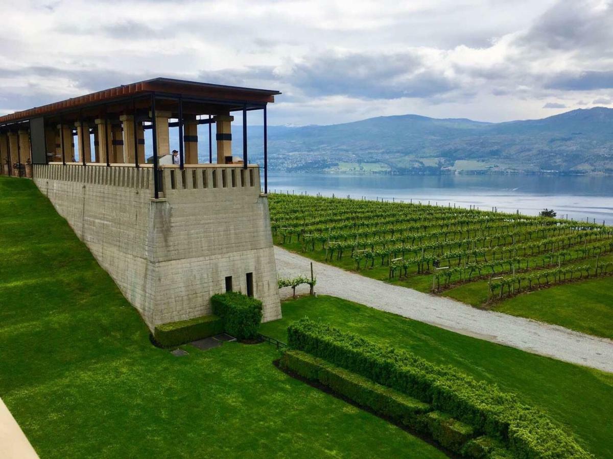 Lake And Bridge View Vacation Home West Kelowna Exterior photo