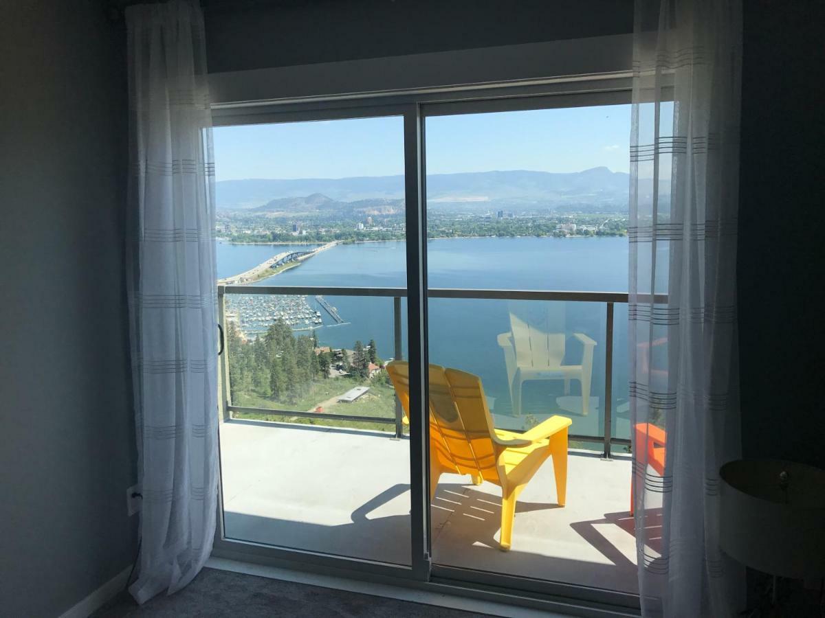 Lake And Bridge View Vacation Home West Kelowna Exterior photo